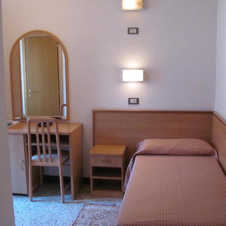 Albergo Moretti Senigallia Exteriör bild
