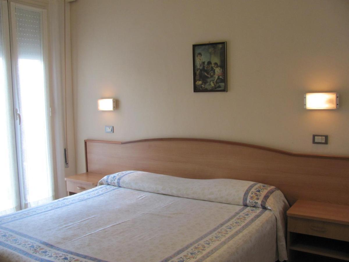 Albergo Moretti Senigallia Rum bild