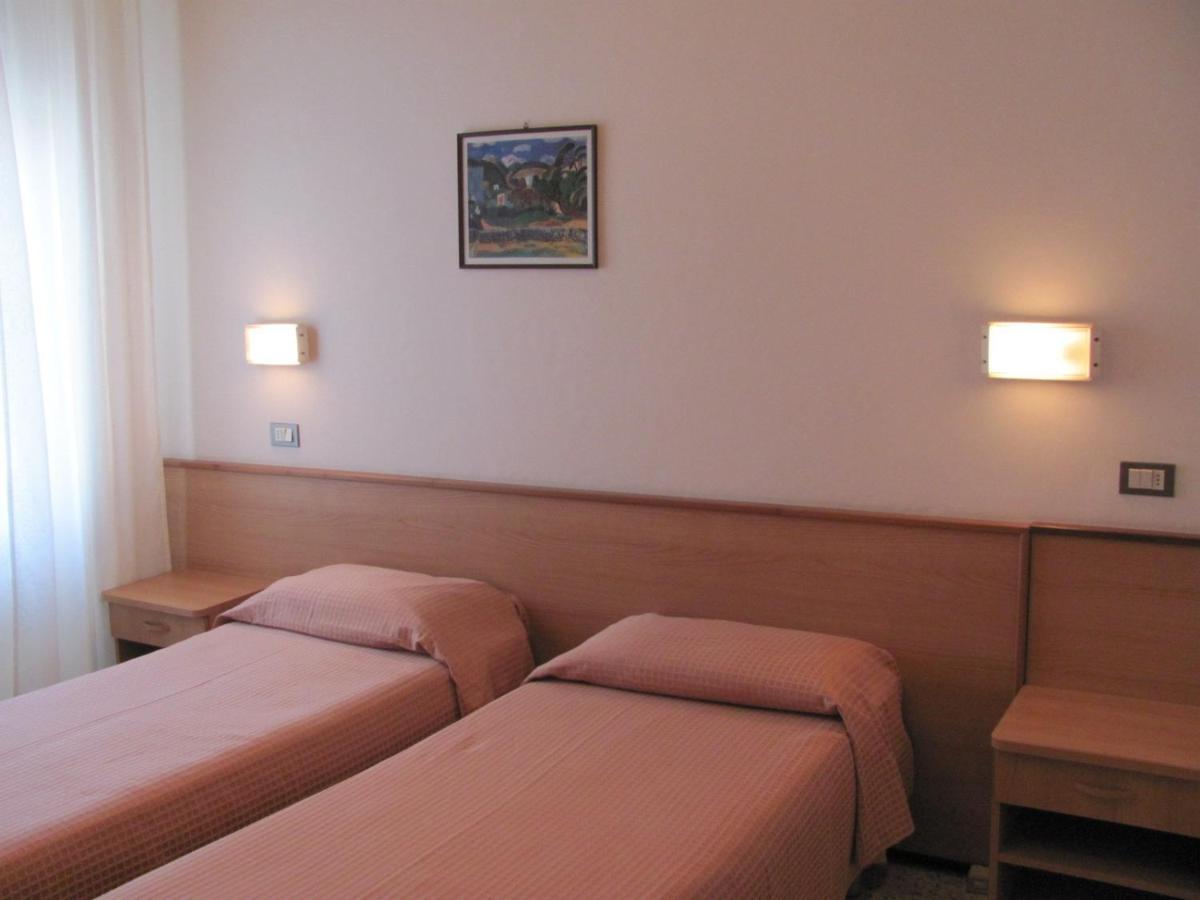Albergo Moretti Senigallia Rum bild