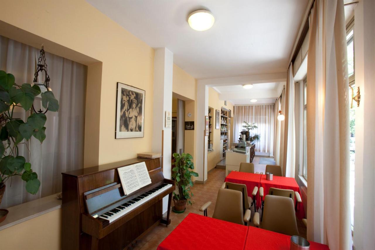 Albergo Moretti Senigallia Exteriör bild
