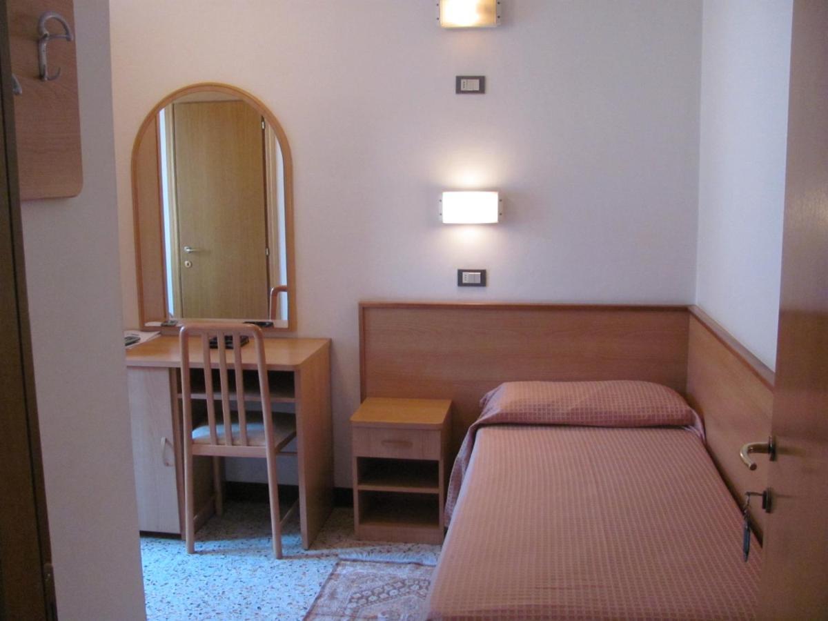Albergo Moretti Senigallia Exteriör bild