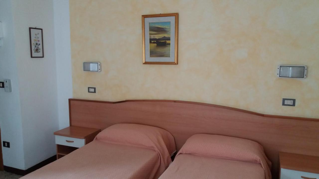 Albergo Moretti Senigallia Exteriör bild
