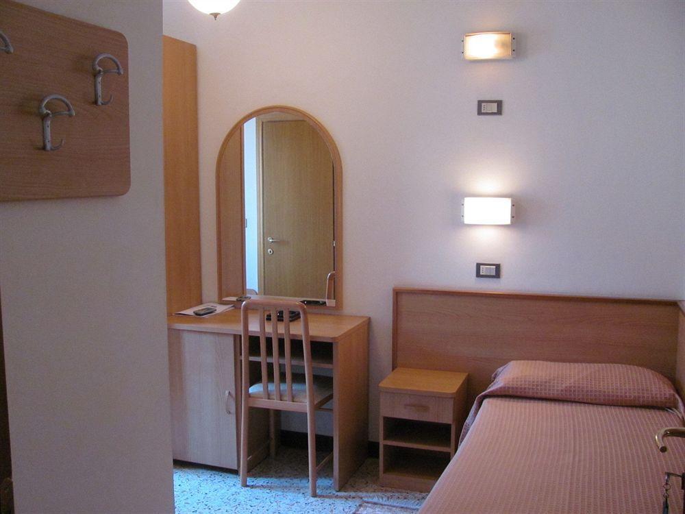 Albergo Moretti Senigallia Exteriör bild